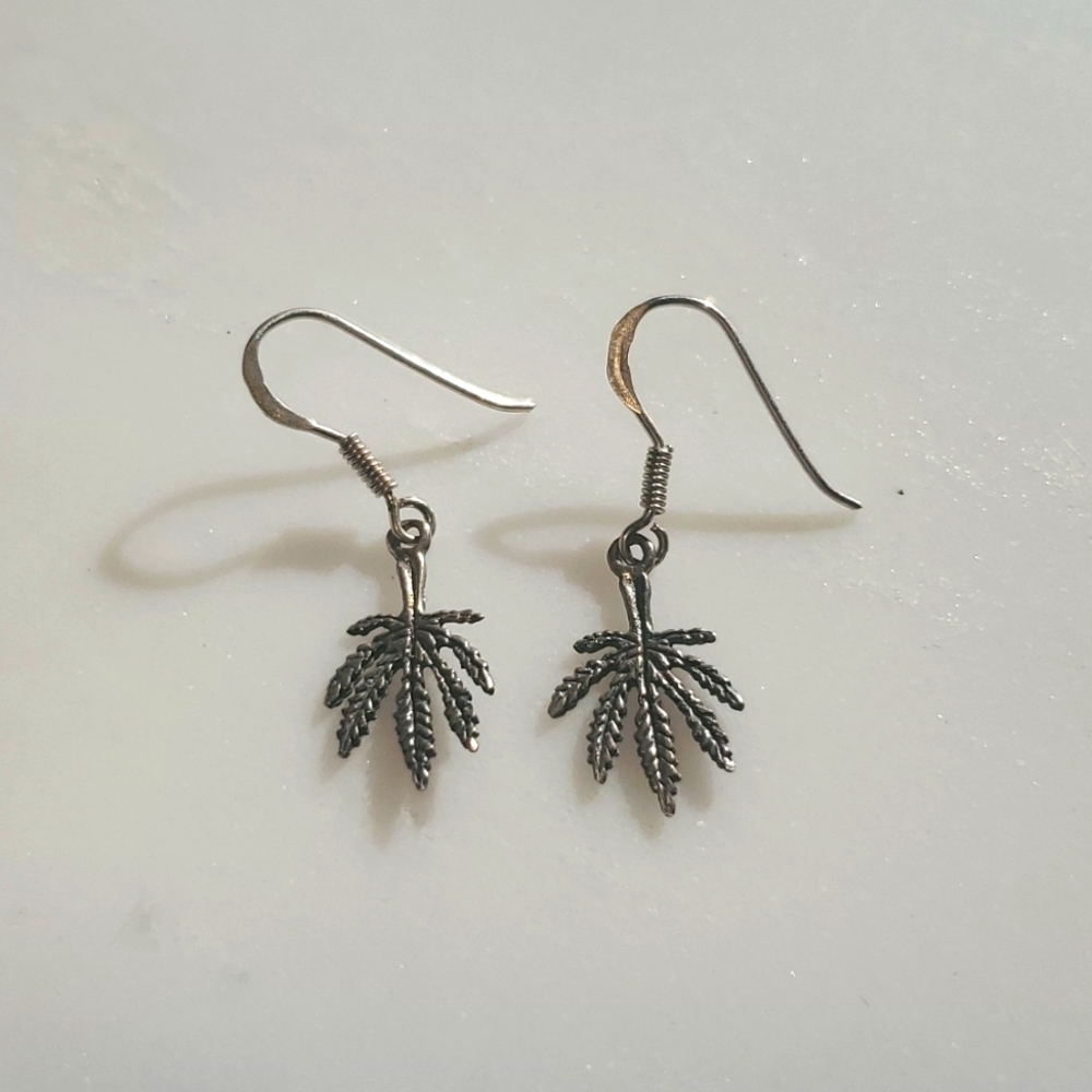 Vintage 925 silver cannabis leaf earrings